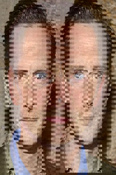 Nicholas Gleaves