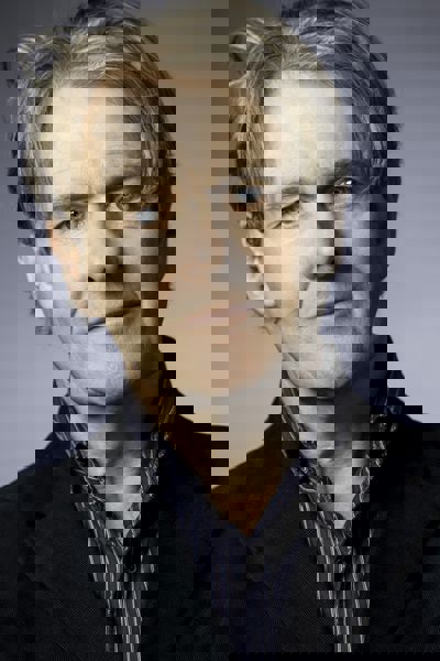 Robert Bathurst