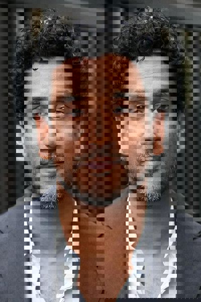Naveen Andrews
