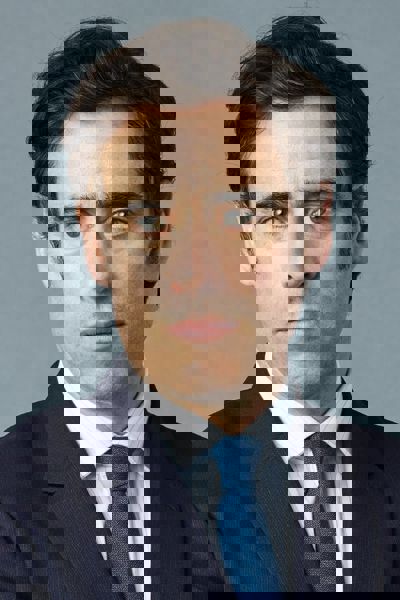 Stephen Mangan
