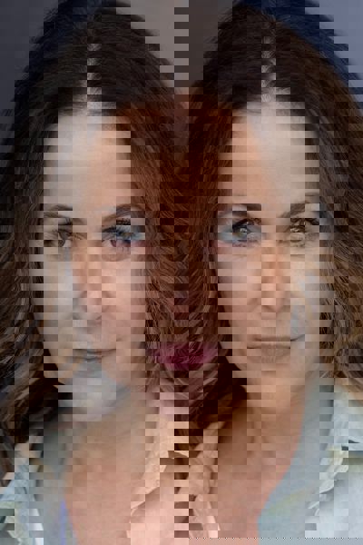 Julia Sawalha