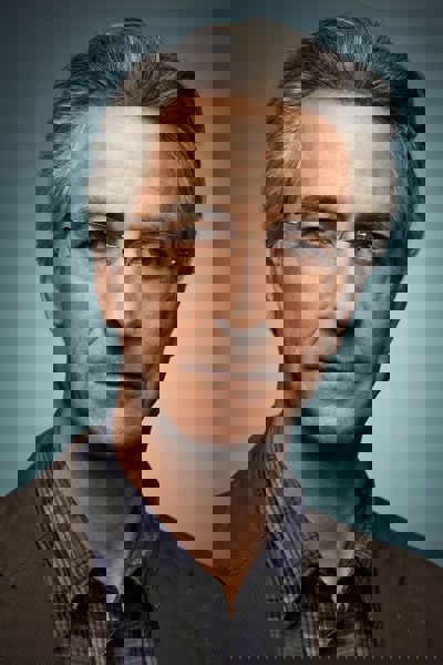 David Strathairn